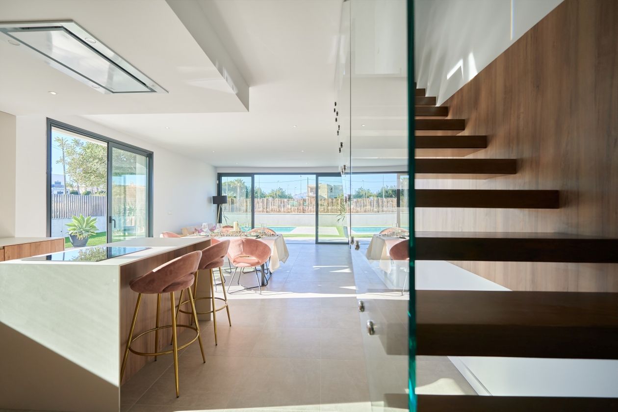 EN VENTA 21 VILLAS UNIFAMILIARES CON JARDÍN Y PISCINA EN ALICANTE