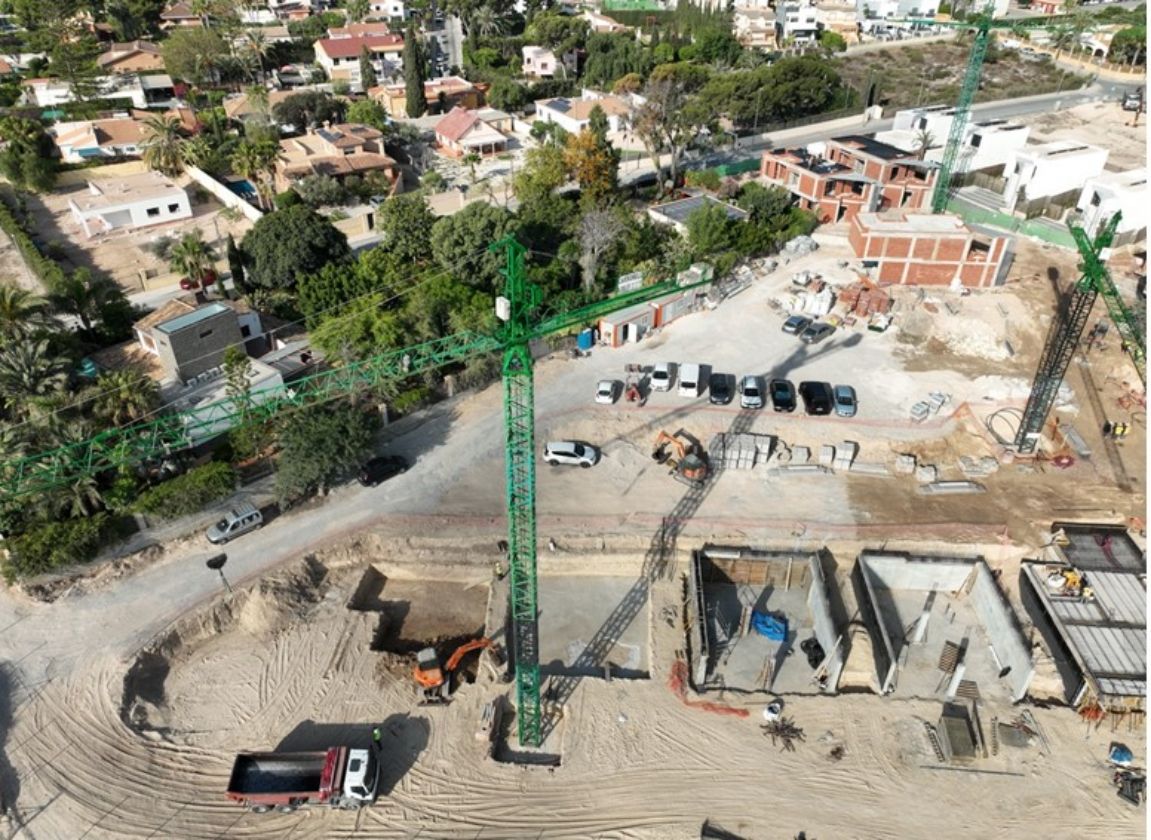 EN VENTA 21 VILLAS UNIFAMILIARES CON JARDÍN Y PISCINA EN ALICANTE
