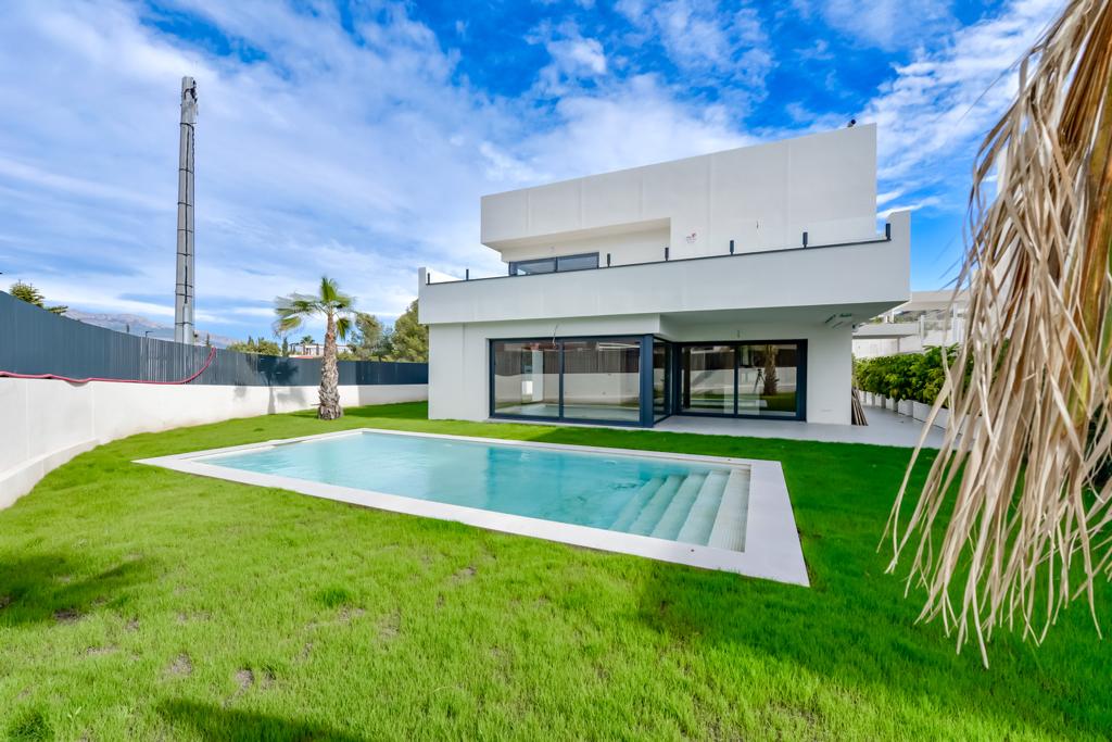 Espectacular villa en venta en EL  ALBIR
