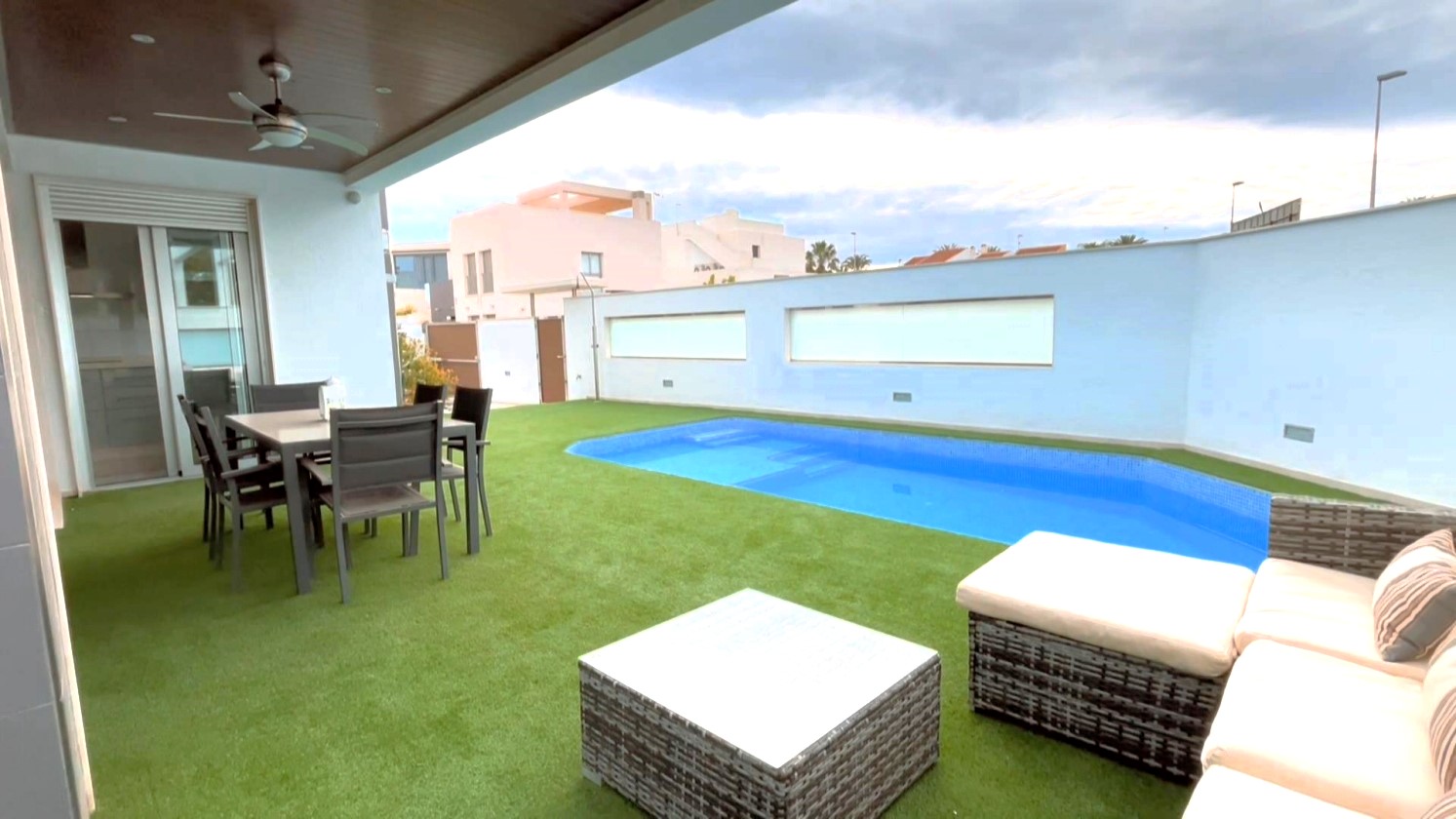 GRAN VILLA EN VENTA EN ALICANTE