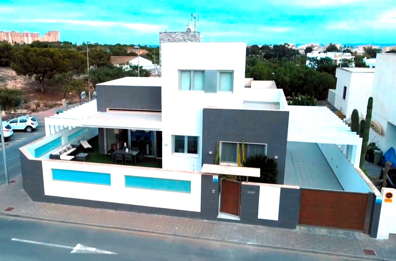 GRAN VILLA EN VENTA EN ALICANTE