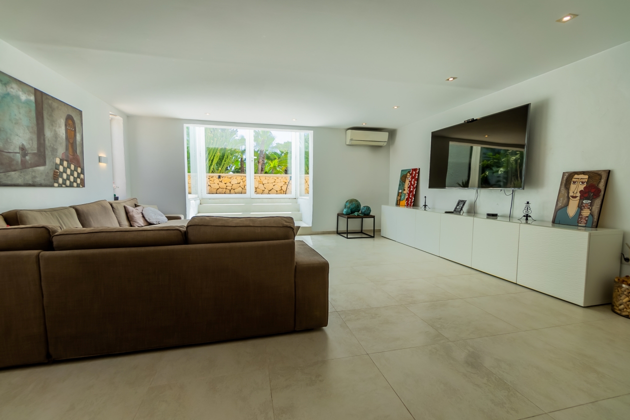 AMPLIA VILLA CON APARTAMENTO DE INVITADOS  EN VENTA EN LA NUCIA