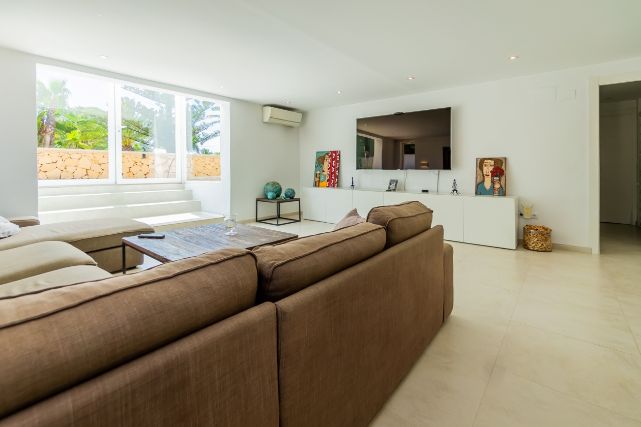 AMPLIA VILLA CON APARTAMENTO DE INVITADOS  EN VENTA EN LA NUCIA