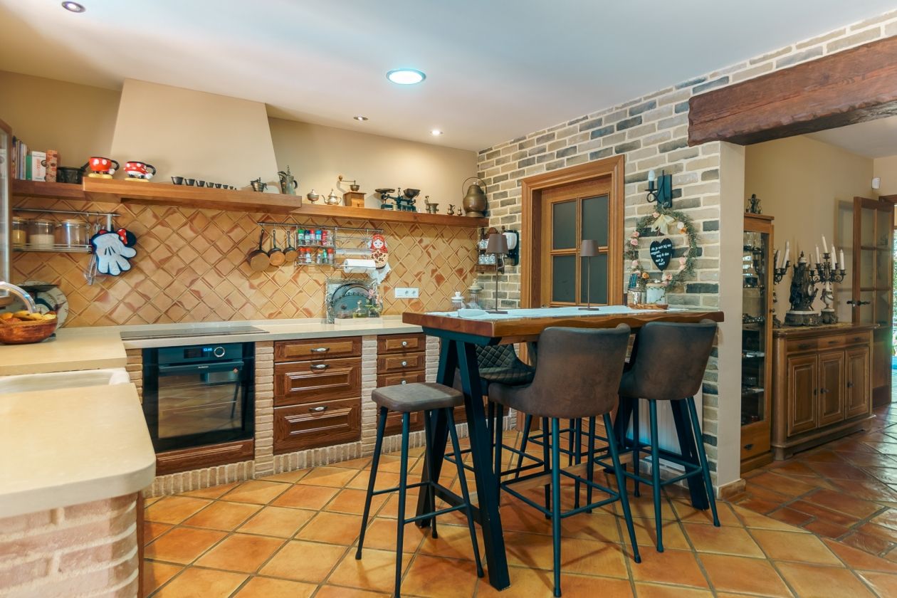 Impresionante chalet estilo rústico en venta  La Nucia