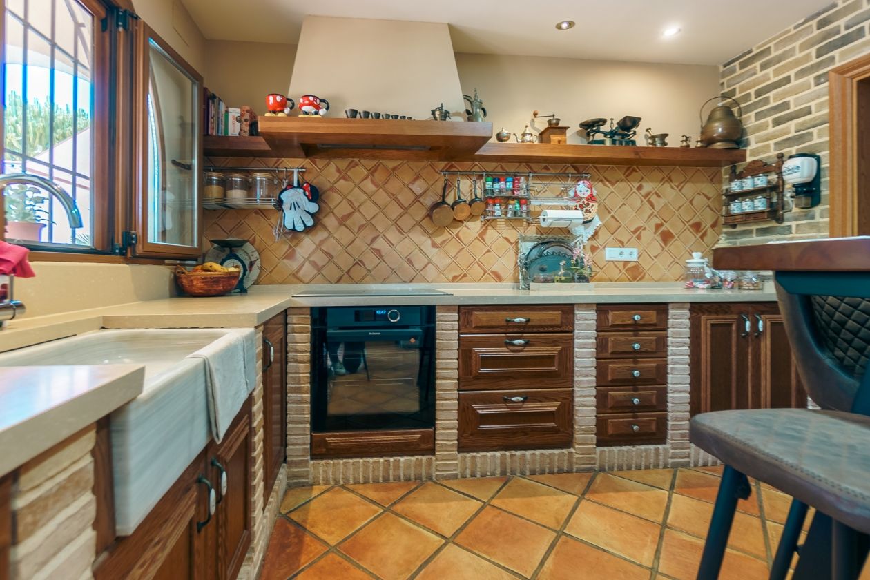 Impresionante chalet estilo rústico en venta  La Nucia