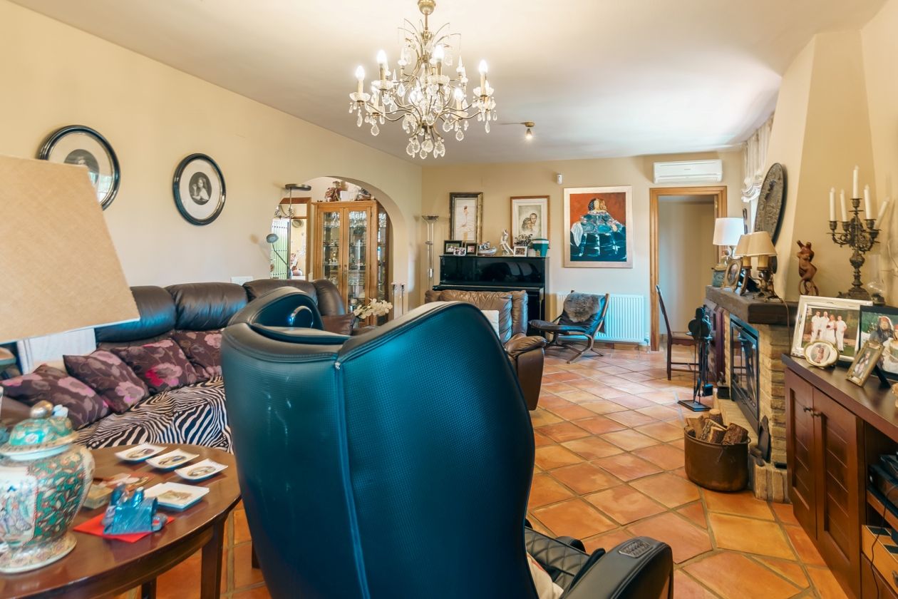 Impresionante chalet estilo rústico en venta  La Nucia