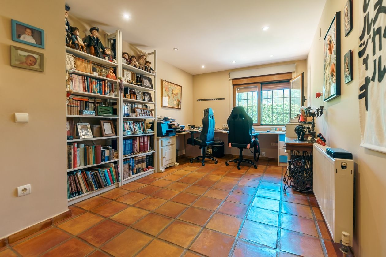 Impresionante chalet estilo rústico en venta  La Nucia