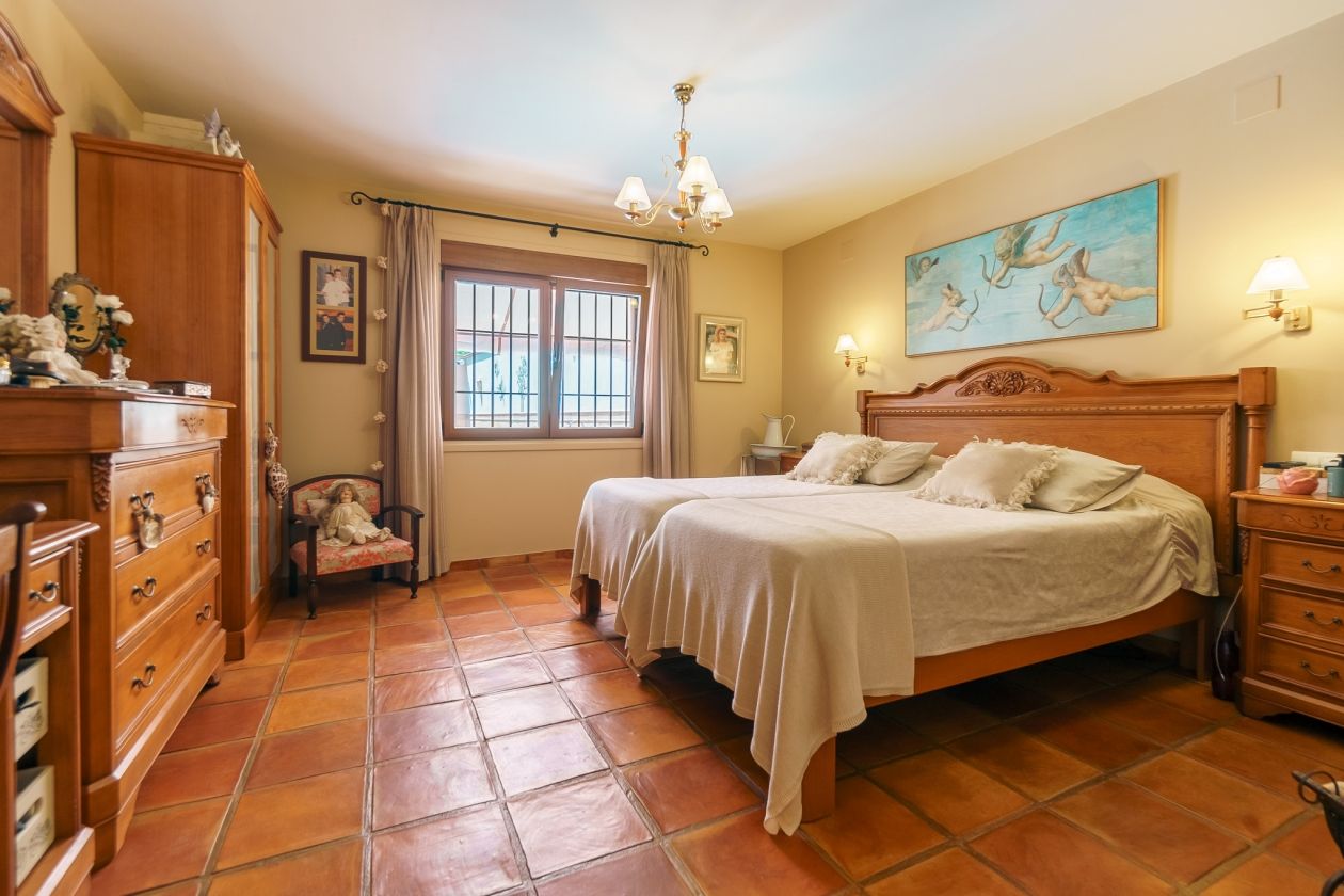 Impresionante chalet estilo rústico en venta  La Nucia