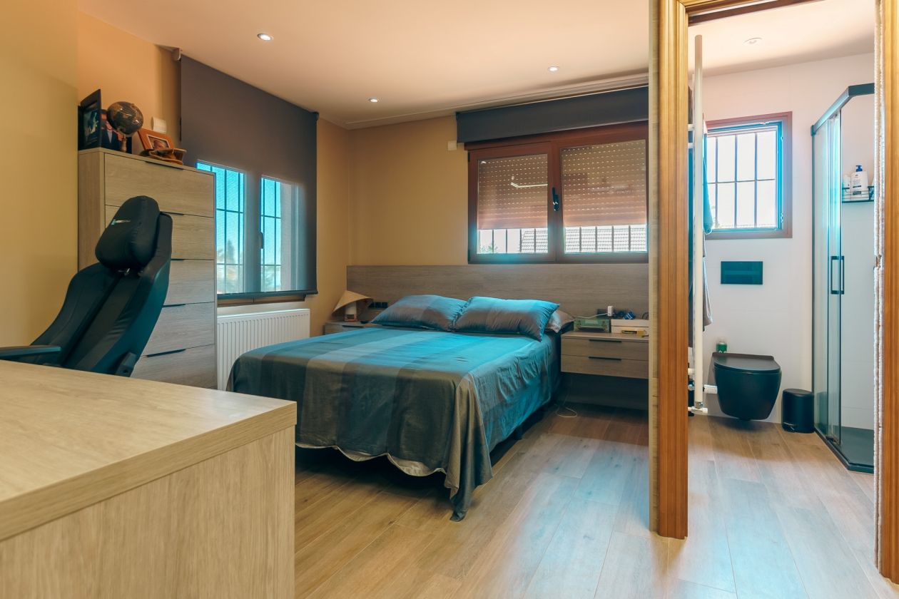 Impresionante chalet estilo rústico en venta  La Nucia