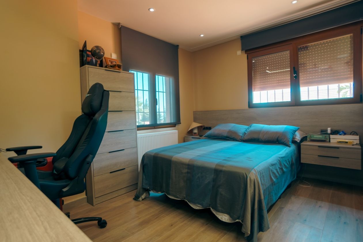 Impresionante chalet estilo rústico en venta  La Nucia