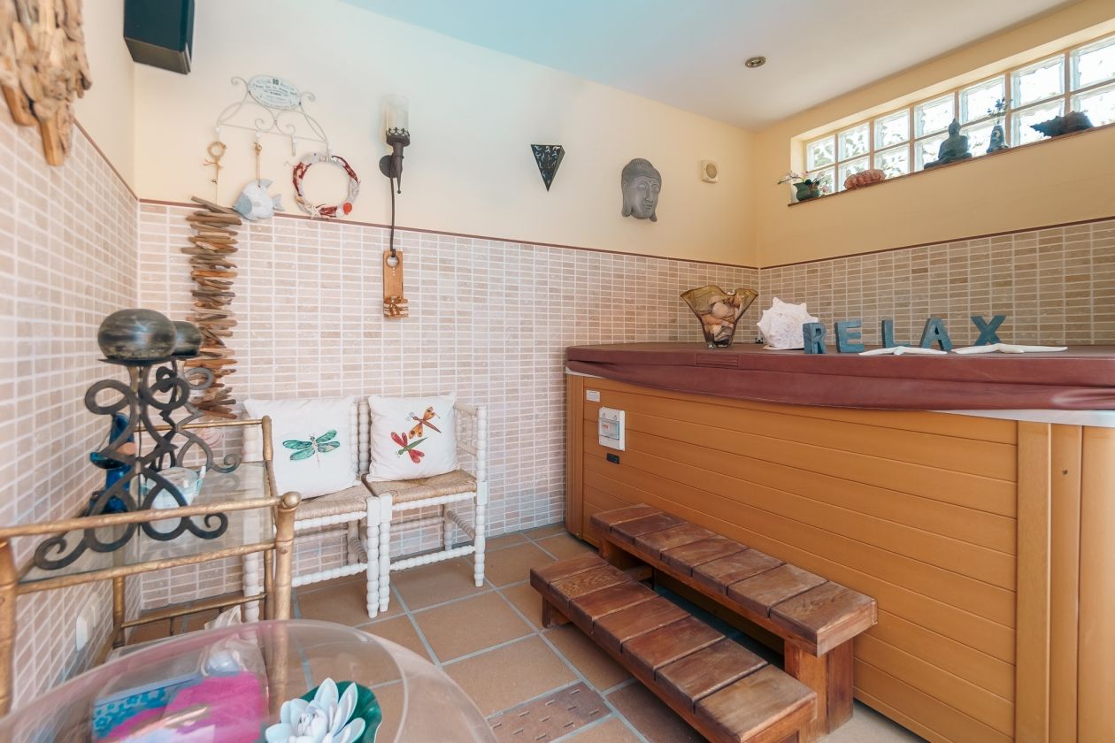 Impresionante chalet estilo rústico en venta  La Nucia