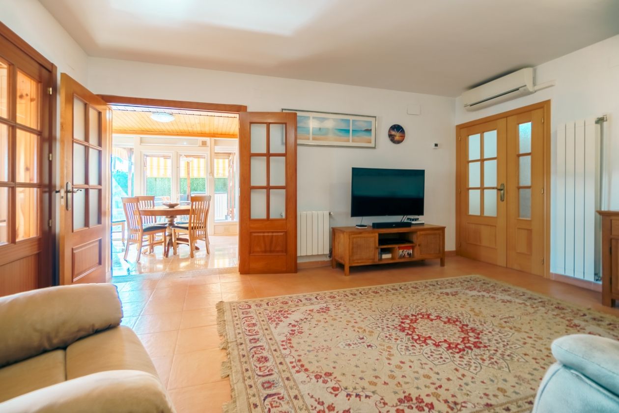 MARAVILLOSA VILLA ADOSADA EN VENTA EN POLOP