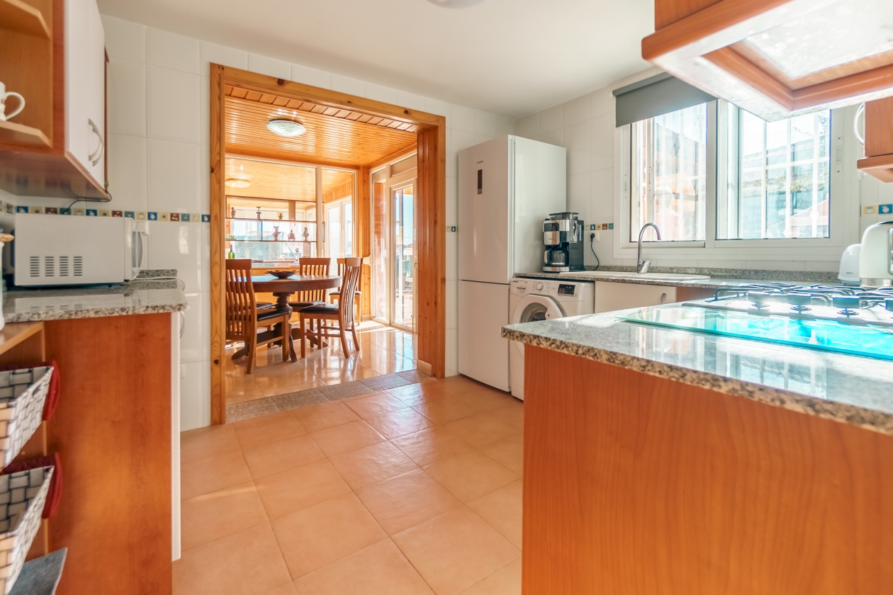 MARAVILLOSA VILLA ADOSADA EN VENTA EN POLOP