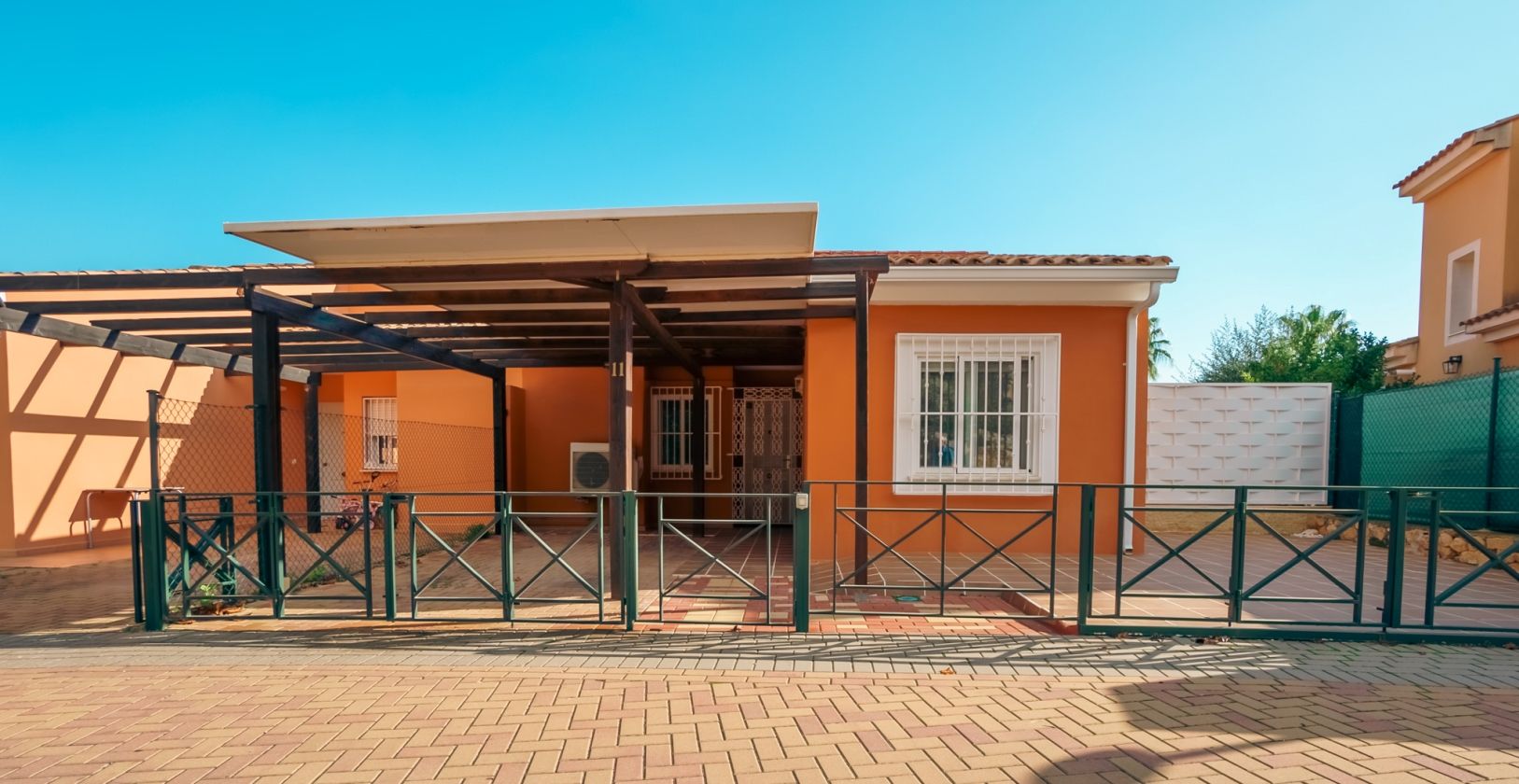 MARAVILLOSA VILLA ADOSADA EN VENTA EN POLOP