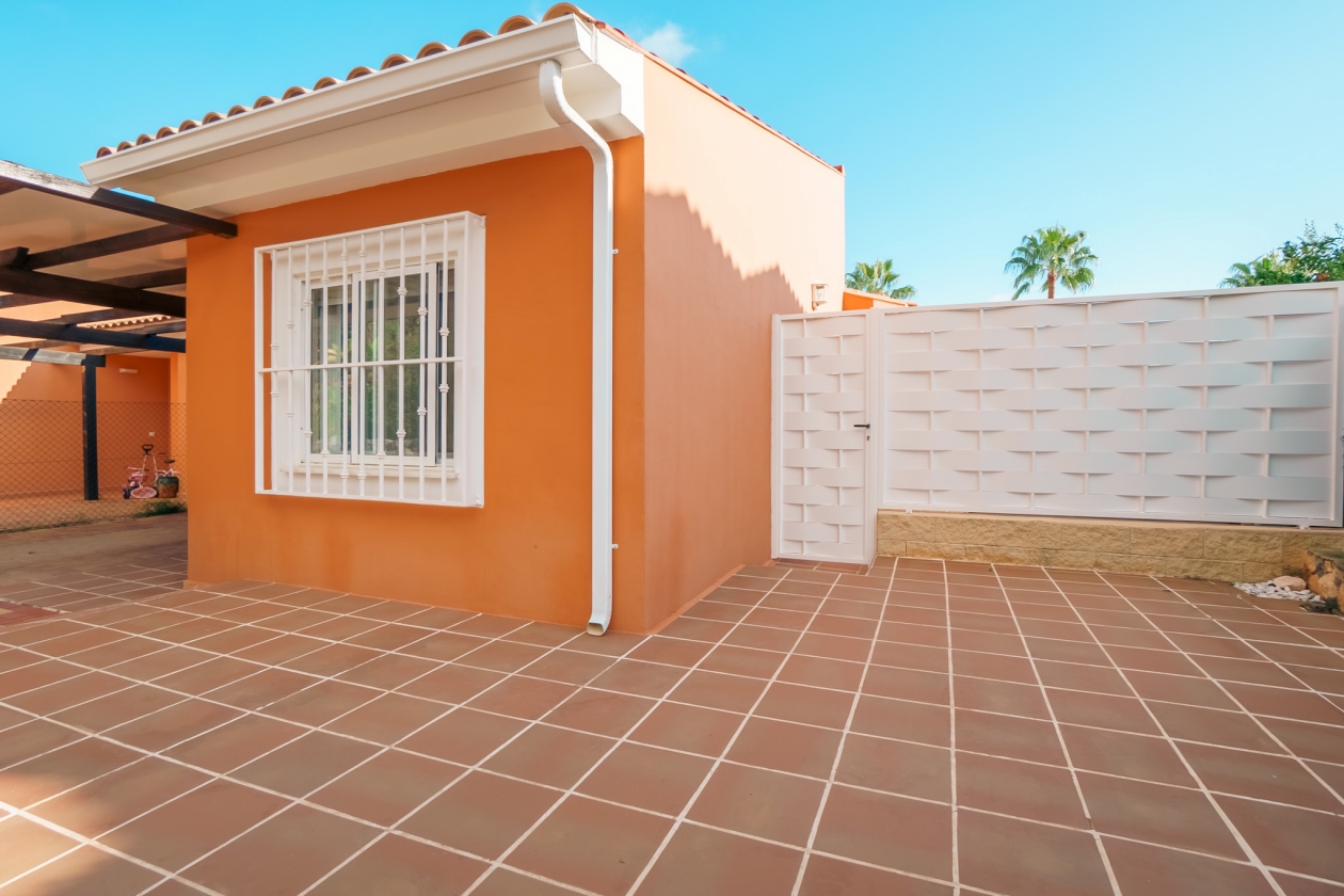 MARAVILLOSA VILLA ADOSADA EN VENTA EN POLOP