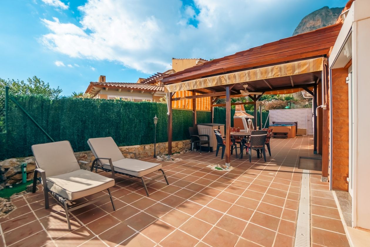 MARAVILLOSA VILLA ADOSADA EN VENTA EN POLOP