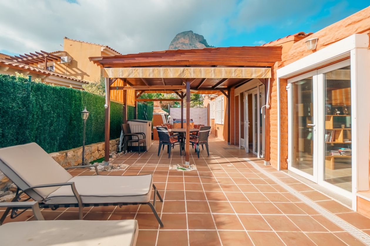 MARAVILLOSA VILLA ADOSADA EN VENTA EN POLOP