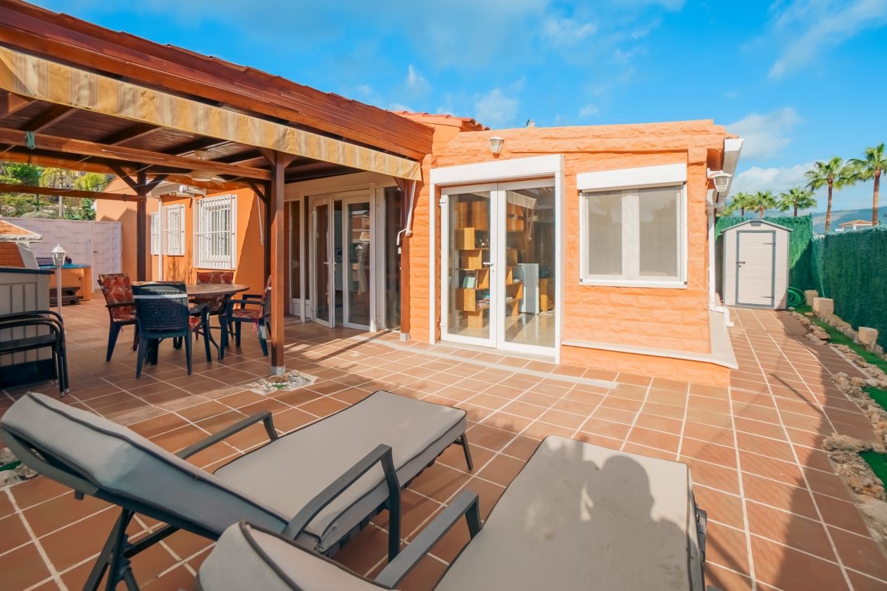 MARAVILLOSA VILLA ADOSADA EN VENTA EN POLOP