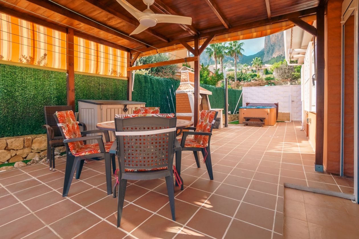 MARAVILLOSA VILLA ADOSADA EN VENTA EN POLOP