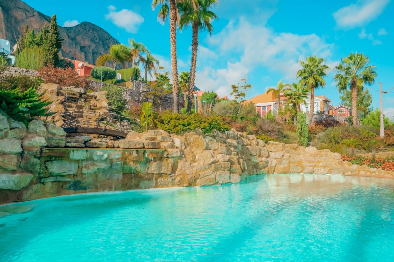 MARAVILLOSA VILLA ADOSADA EN VENTA EN POLOP