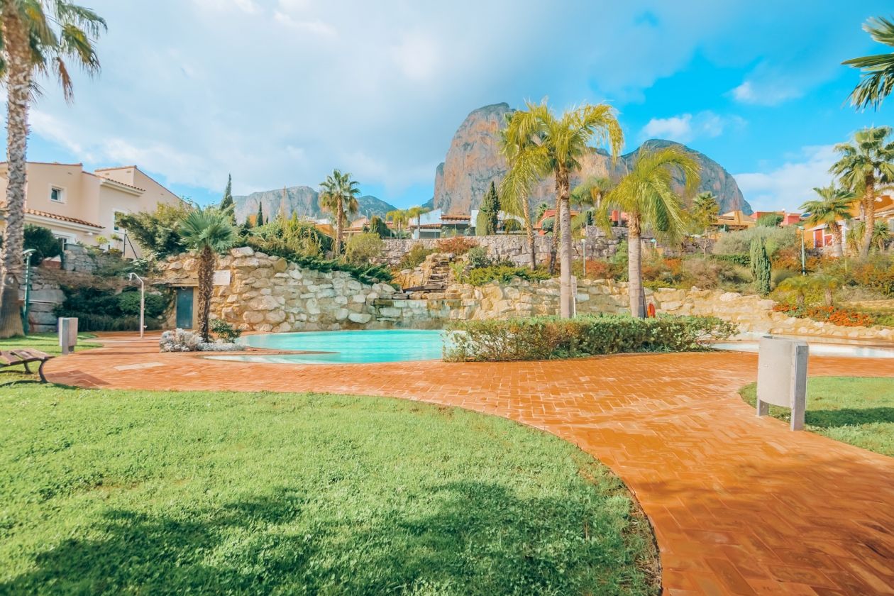 MARAVILLOSA VILLA ADOSADA EN VENTA EN POLOP