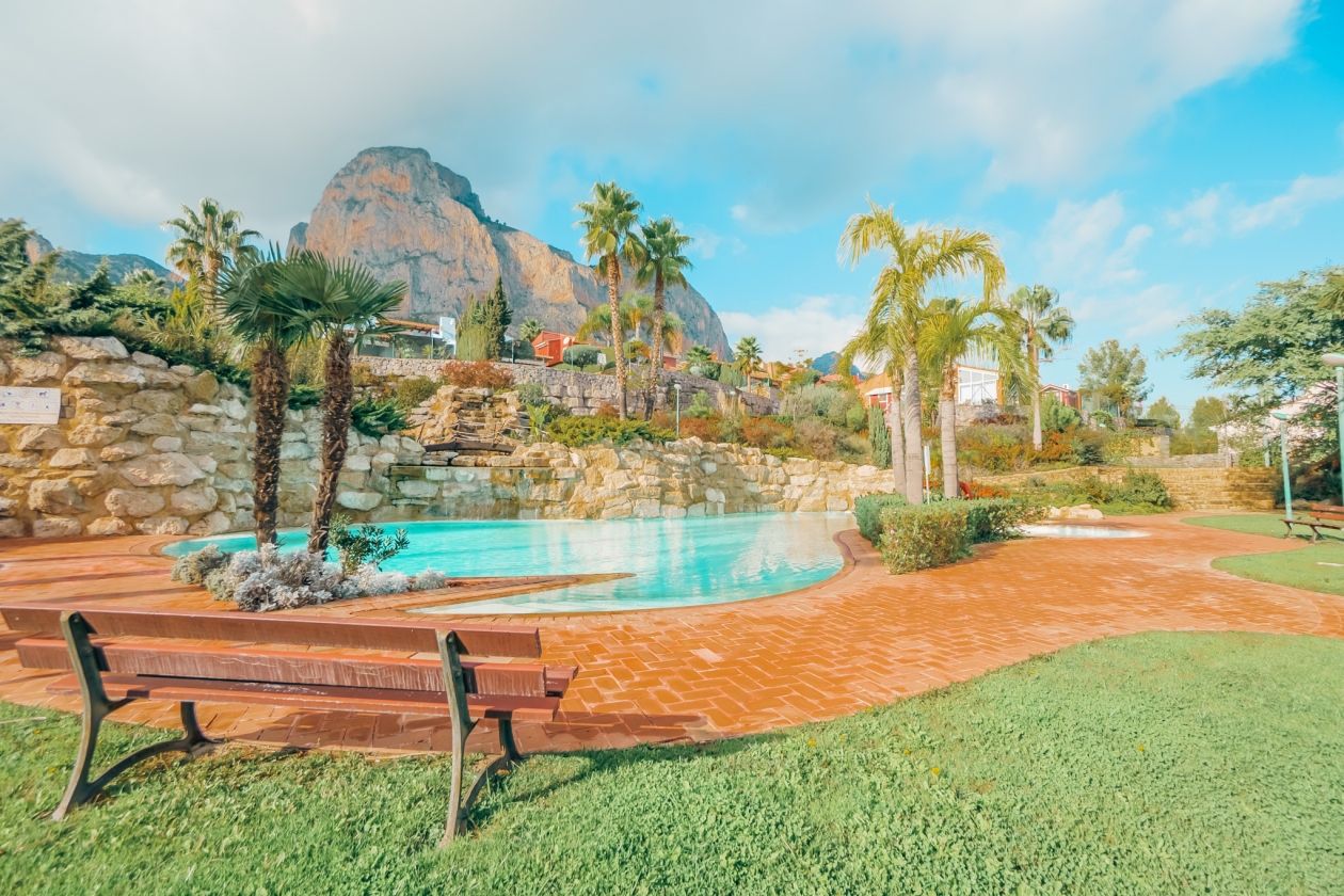 MARAVILLOSA VILLA ADOSADA EN VENTA EN POLOP