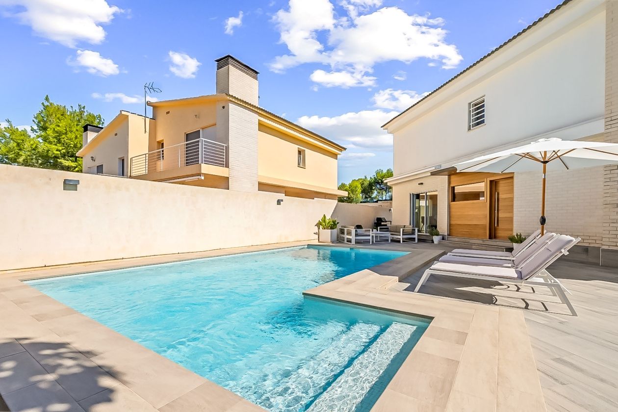 VILLA EN VENTA EN ALFAZ DEL P I