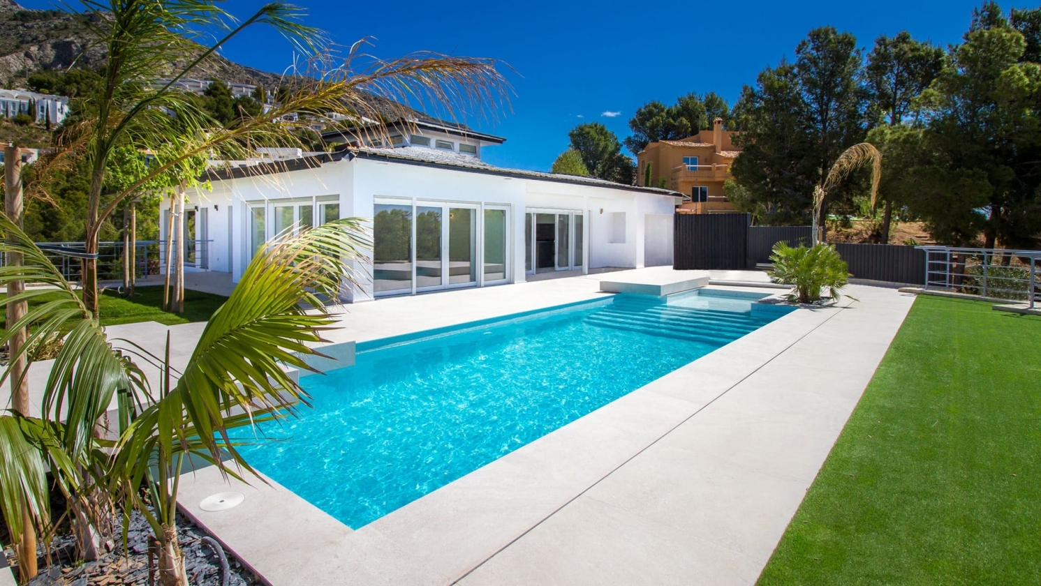 VILLA MODERNA EN VENTA EN ALTEA