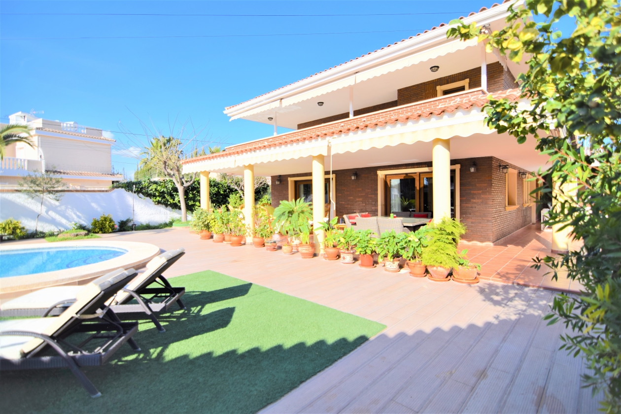 VILLA EN VENTA EN BENIDORM