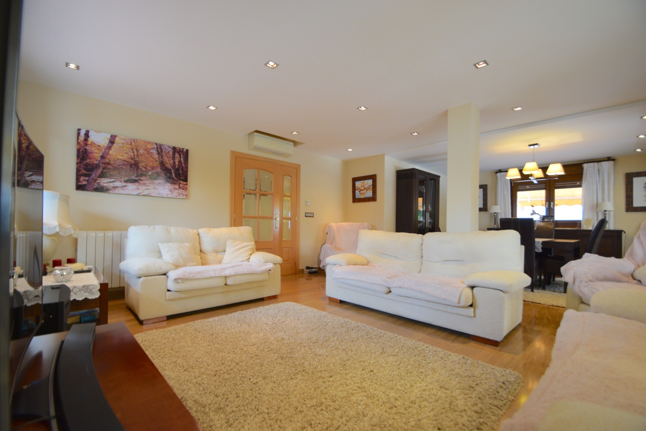 VILLA EN VENTA EN BENIDORM
