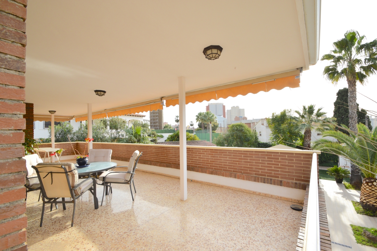 VILLA EN VENTA EN BENIDORM
