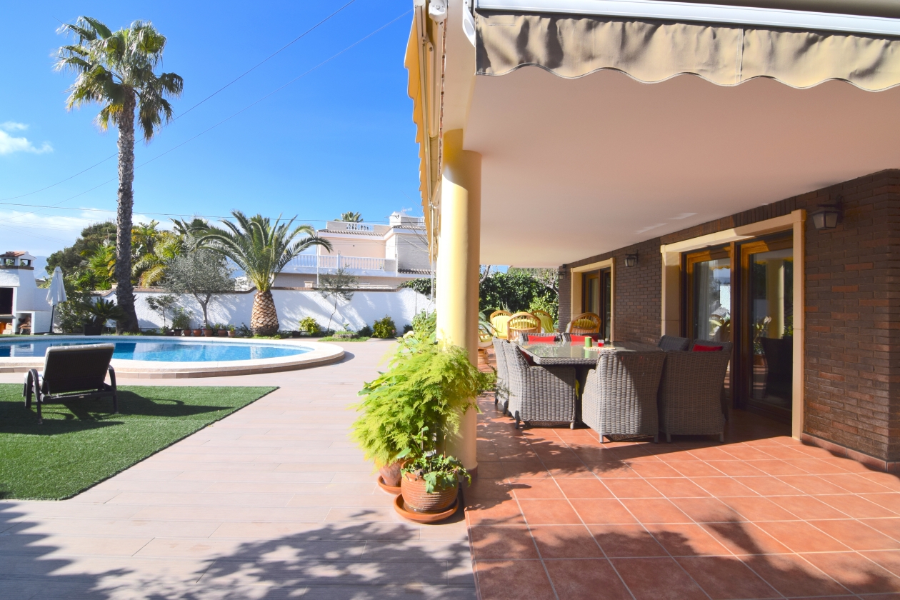 VILLA EN VENTA EN BENIDORM