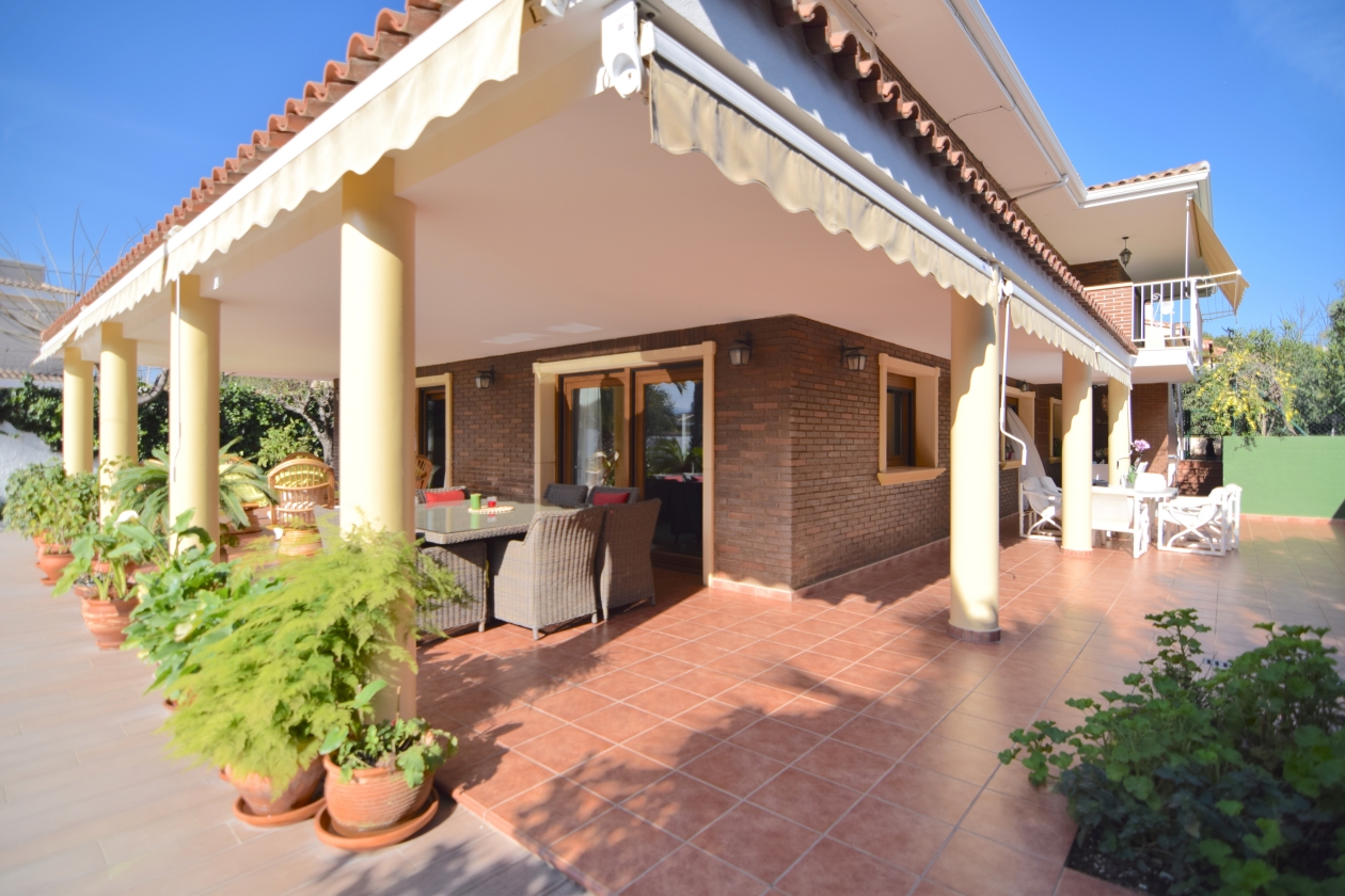 VILLA EN VENTA EN BENIDORM
