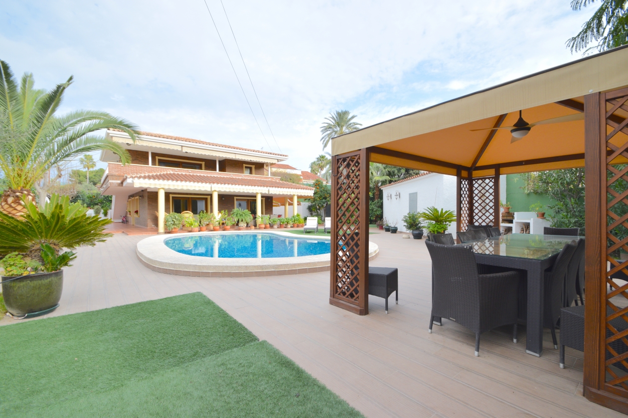 VILLA EN VENTA EN BENIDORM