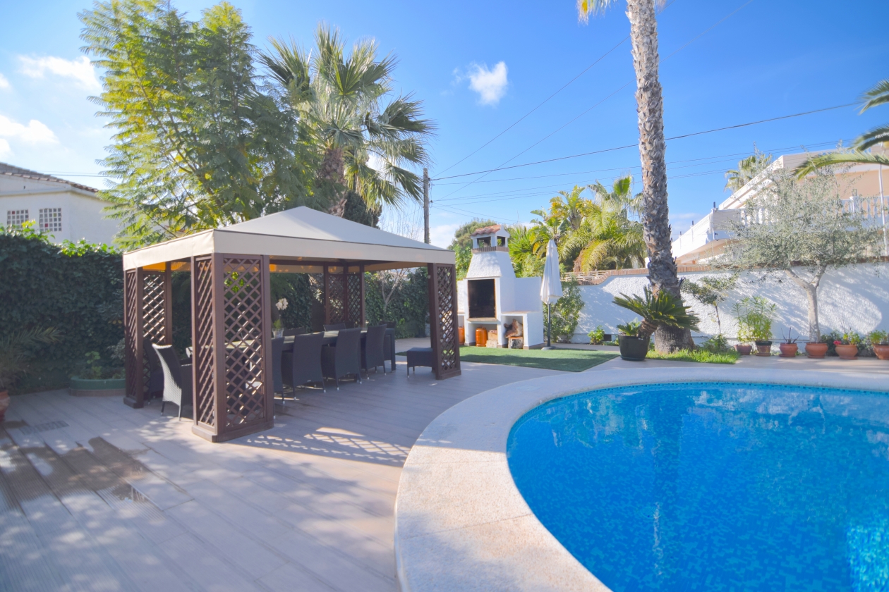 VILLA EN VENTA EN BENIDORM