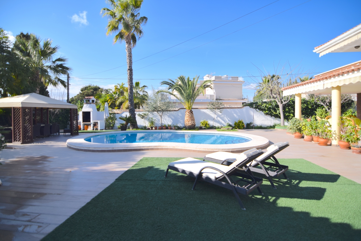 VILLA EN VENTA EN BENIDORM