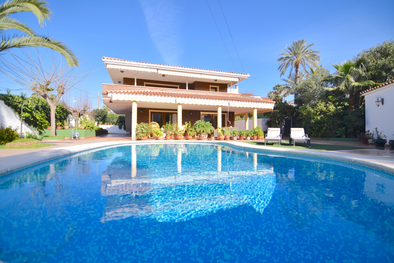 VILLA EN VENTA EN BENIDORM