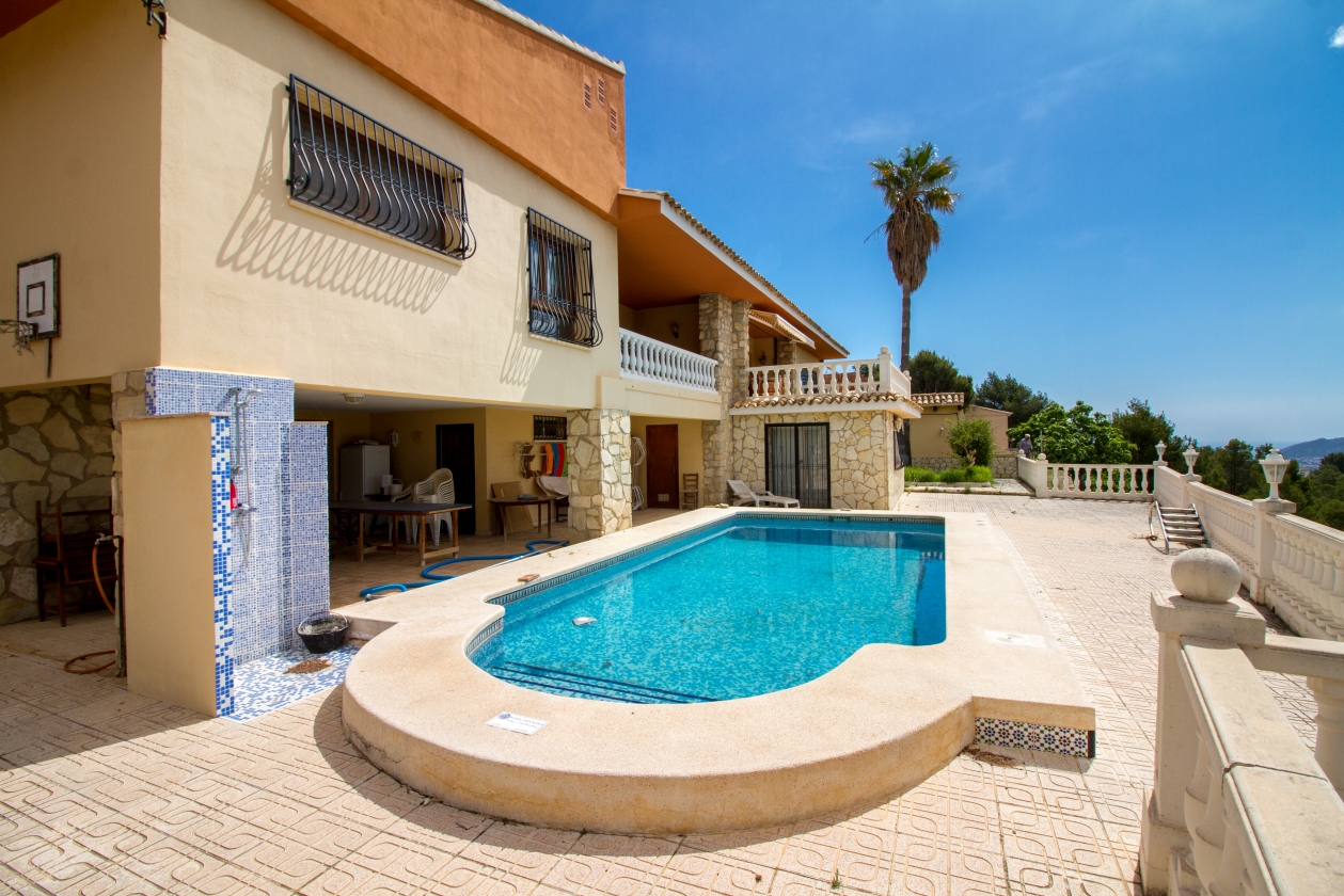 GRAN VILLA EN VENTA EN LA NUCIA