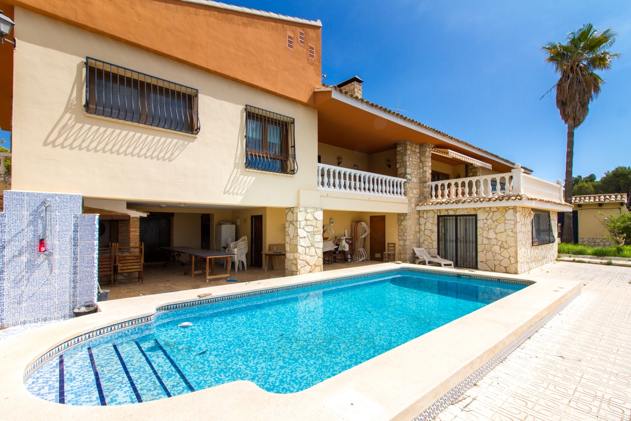 GRAN VILLA EN VENTA EN LA NUCIA