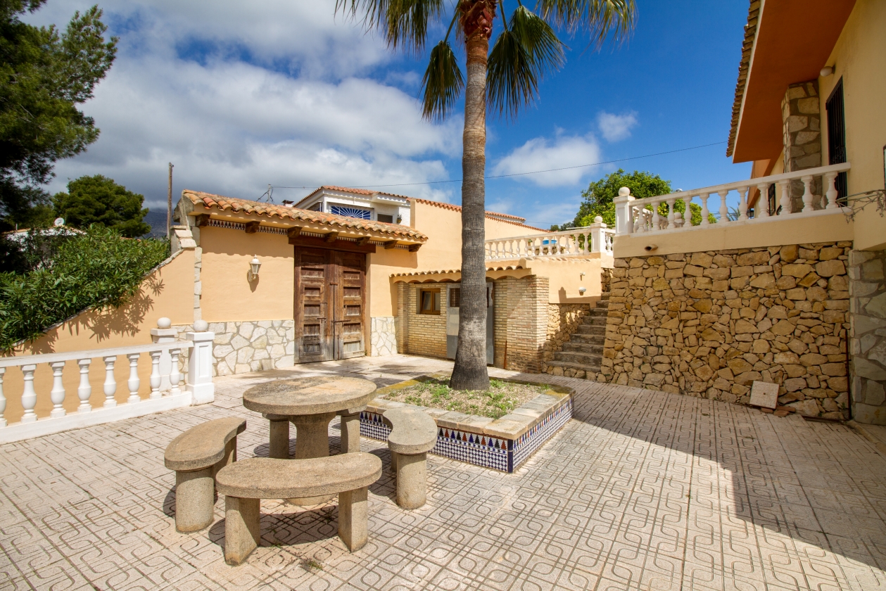 GRAN VILLA EN VENTA EN LA NUCIA