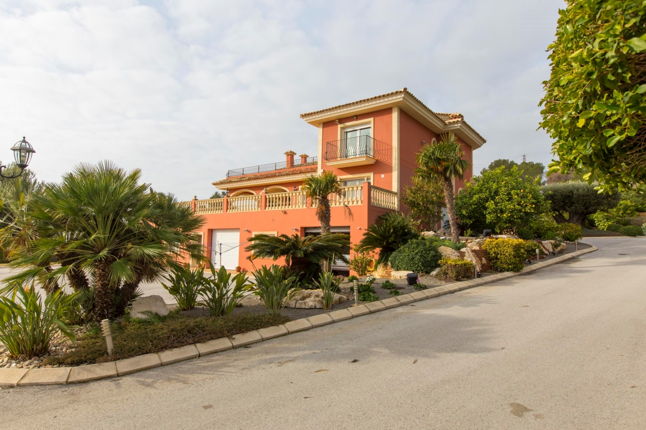 CHALET DE LUJO EN VENTA EN ALFAZ DEL PI