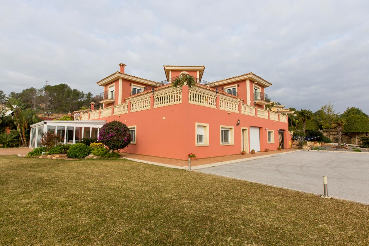 CHALET DE LUJO EN VENTA EN ALFAZ DEL PI
