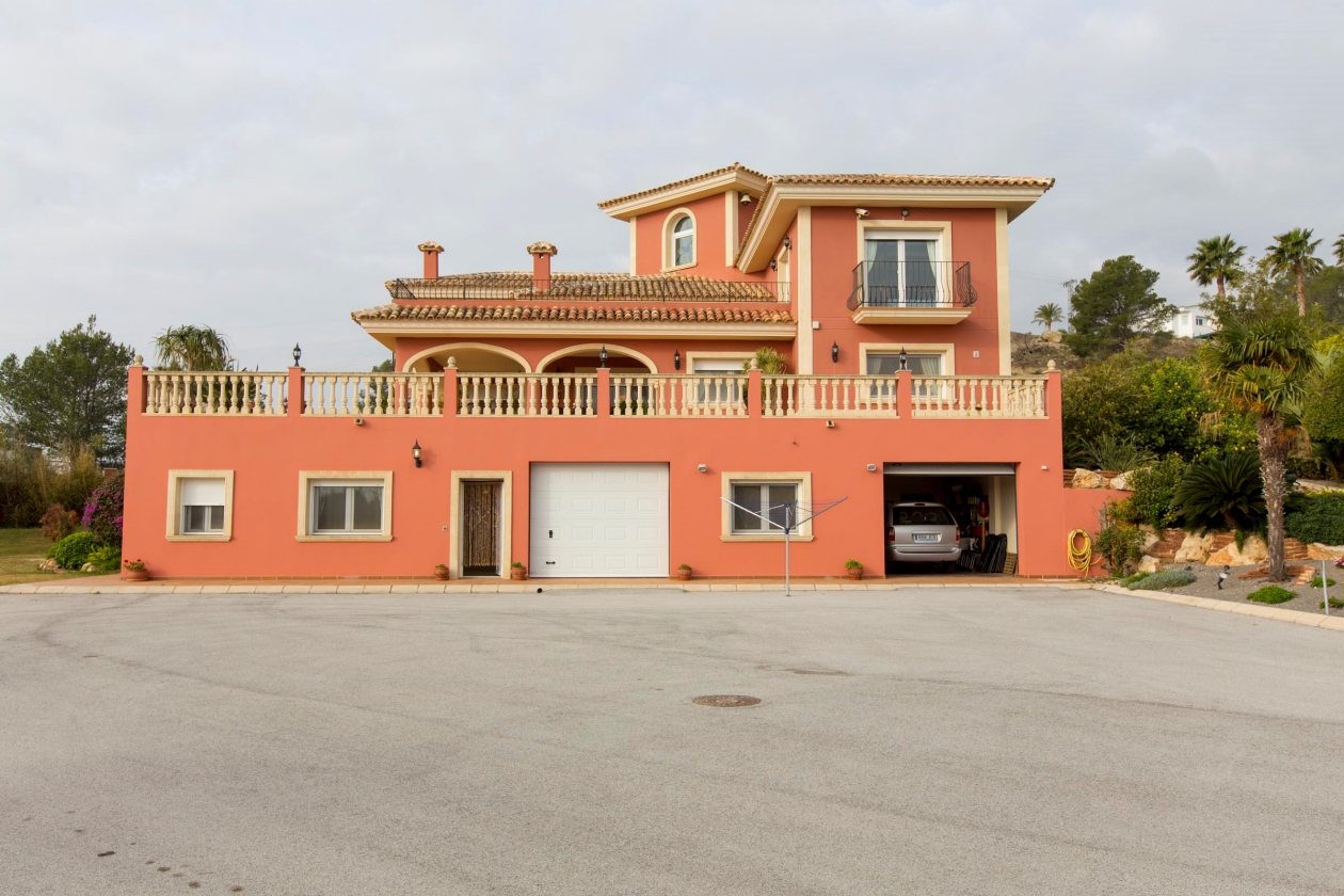CHALET DE LUJO EN VENTA EN ALFAZ DEL PI