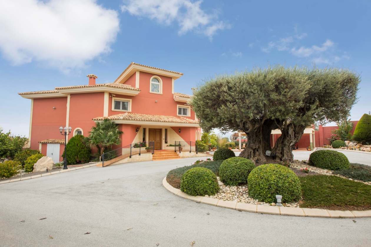 CHALET DE LUJO EN VENTA EN ALFAZ DEL PI