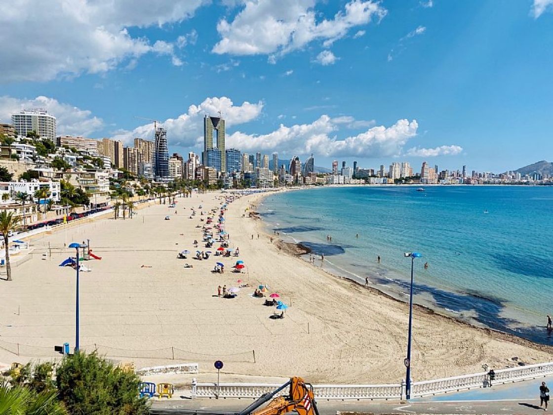 PROYECTO DE APARTAMENTOS EN  VENTA EN 1ra LINEA EN BENIDORM