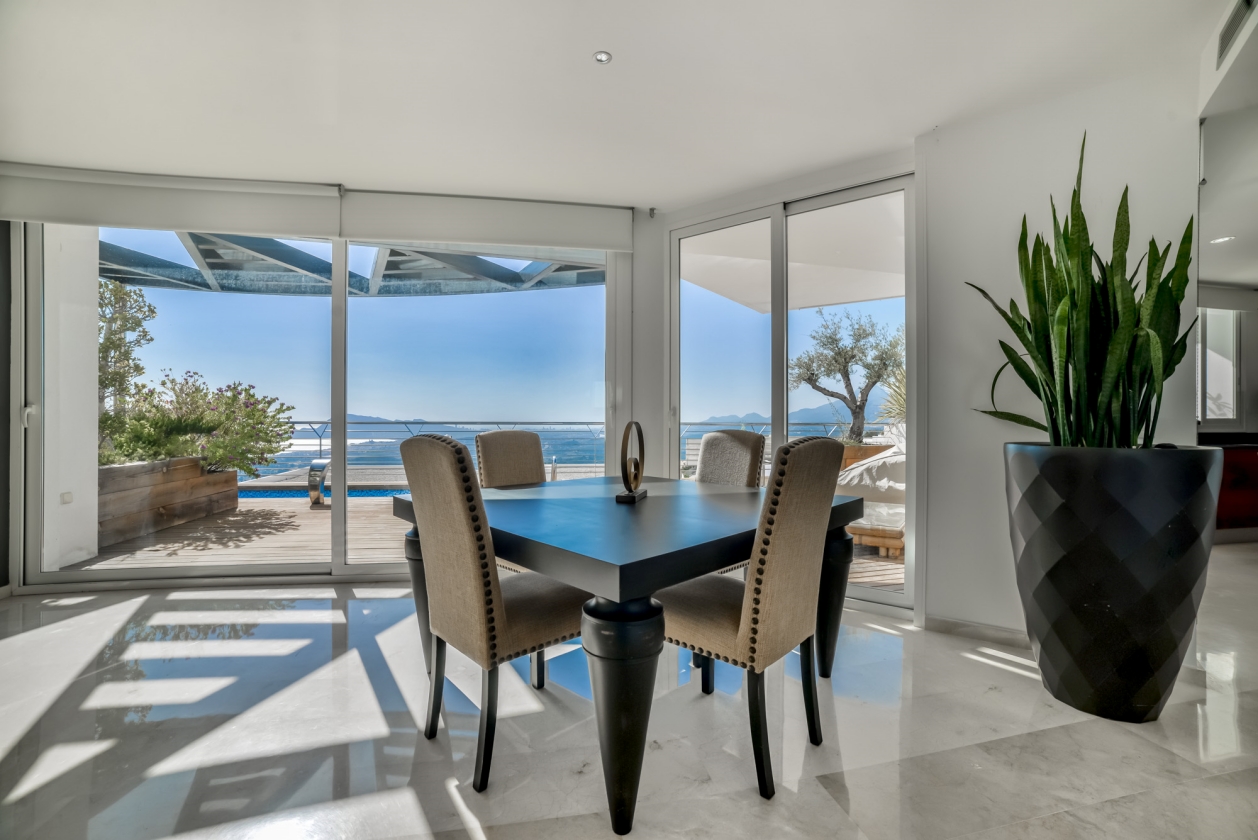 MODERNA VILLA BIEN UBICADA EN VENTA EN ALTEA