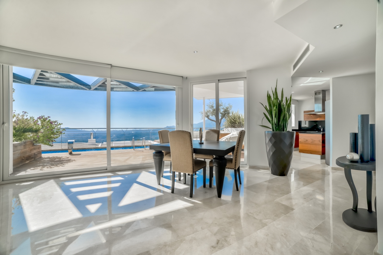 MODERNA VILLA BIEN UBICADA EN VENTA EN ALTEA