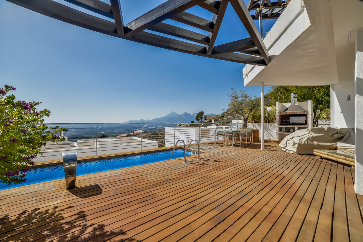 MODERNA VILLA BIEN UBICADA EN VENTA EN ALTEA