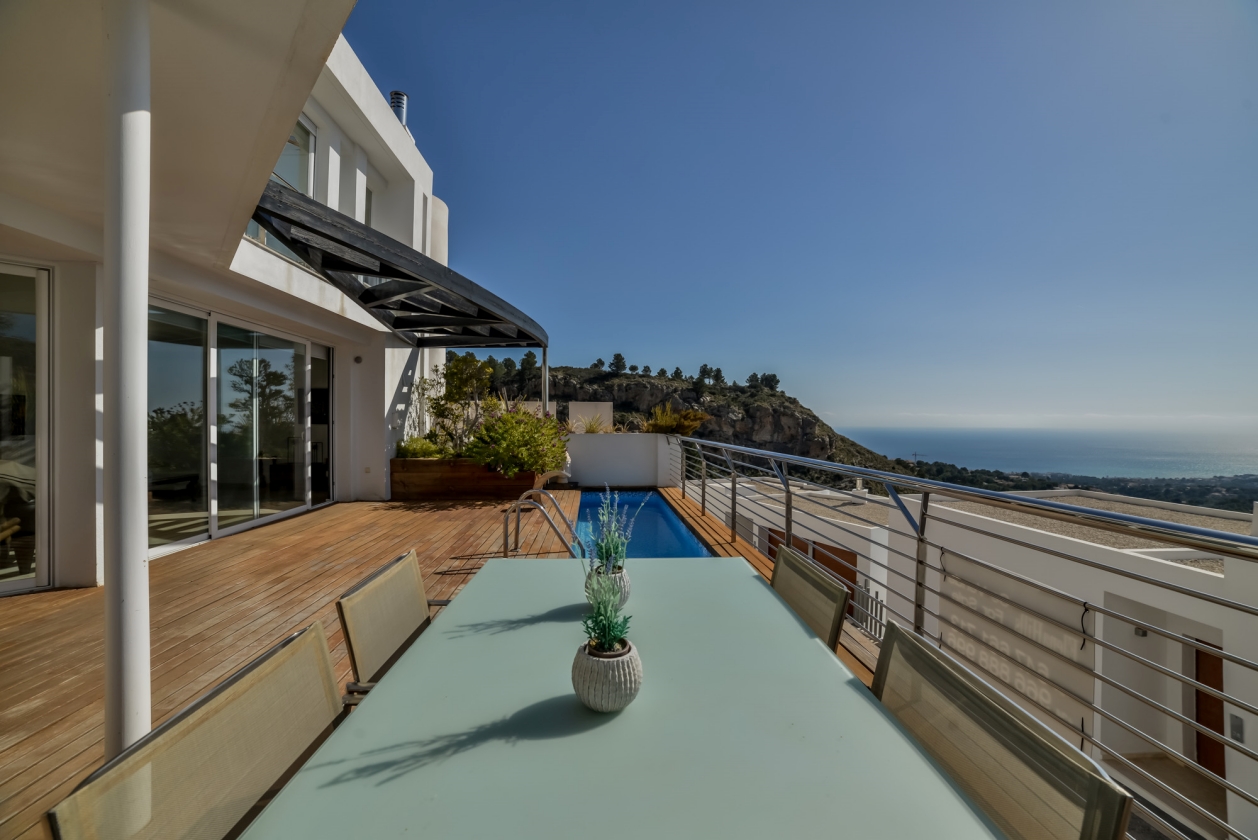 MODERNA VILLA BIEN UBICADA EN VENTA EN ALTEA