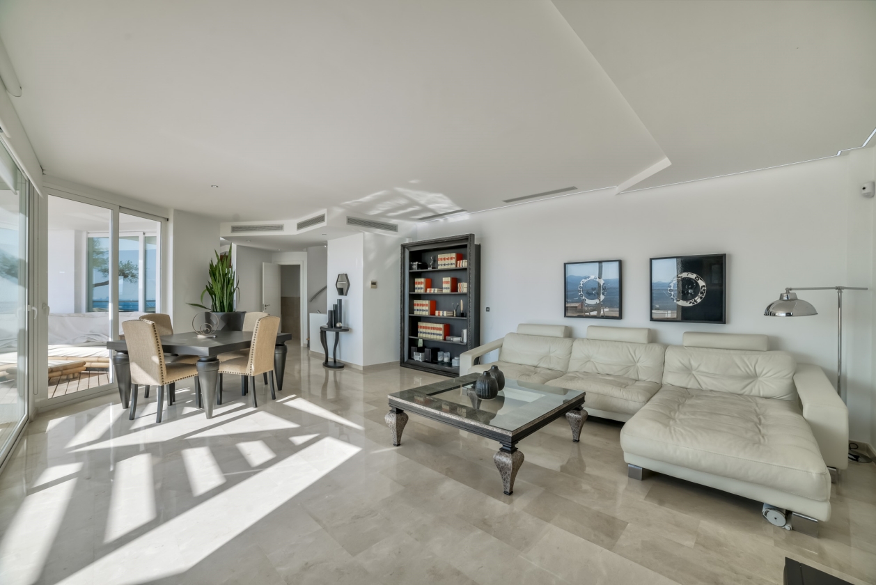 MODERNA VILLA BIEN UBICADA EN VENTA EN ALTEA